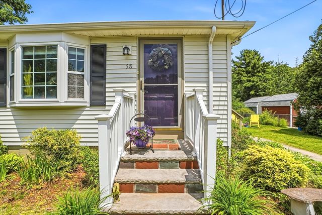 58 Wedgewood Dr, Holliston, MA 01746