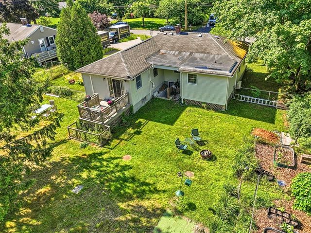 58 Wedgewood Dr, Holliston, MA 01746