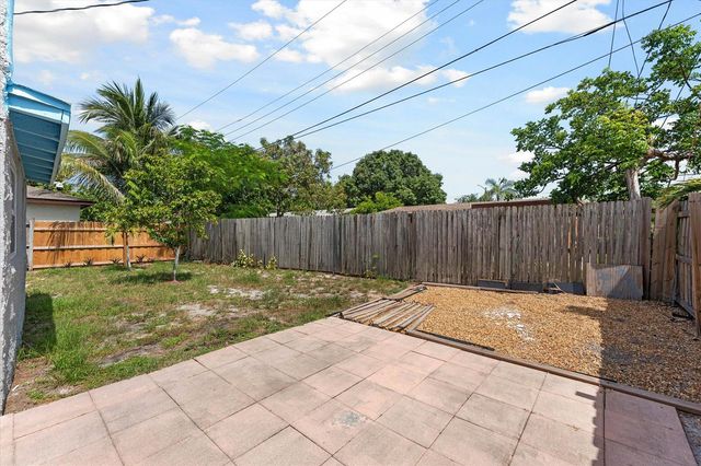 120 NW 4th Avenue, Boynton Beach, FL 33435