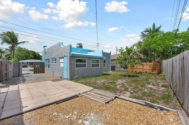 120 NW 4th Avenue, Boynton Beach, FL 33435