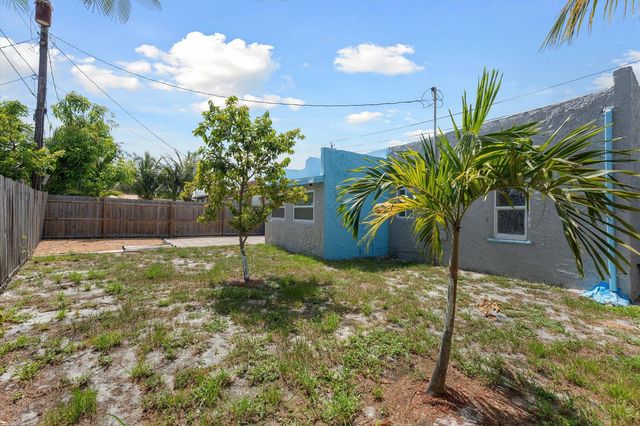 120 NW 4th Avenue, Boynton Beach, FL 33435