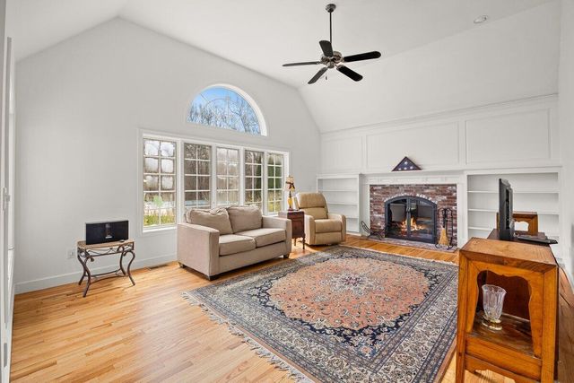 8 Telegraph Hill Road, Sandwich, MA 02563