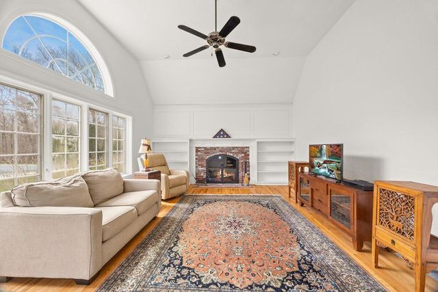 8 Telegraph Hill Road, Sandwich, MA 02563