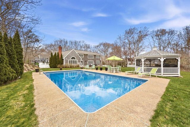 8 Telegraph Hill Road, Sandwich, MA 02563