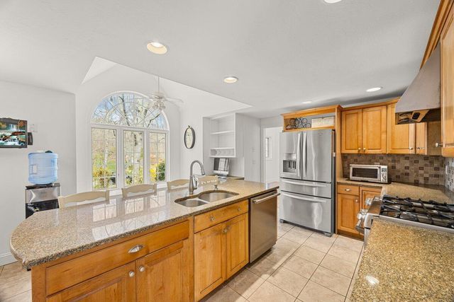8 Telegraph Hill Road, Sandwich, MA 02563
