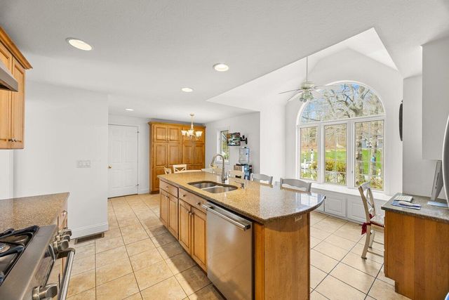 8 Telegraph Hill Road, Sandwich, MA 02563
