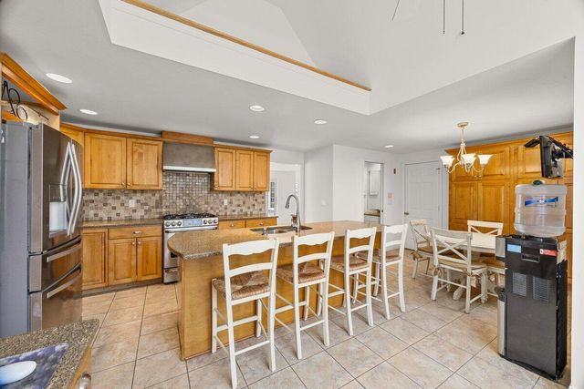 8 Telegraph Hill Road, Sandwich, MA 02563