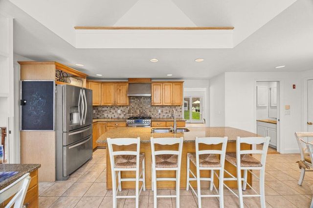 8 Telegraph Hill Road, Sandwich, MA 02563