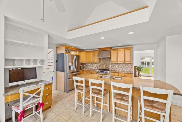 8 Telegraph Hill Road, Sandwich, MA 02563