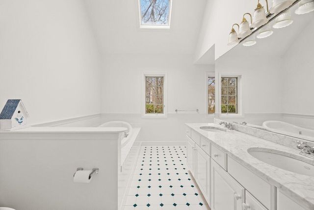 8 Telegraph Hill Road, Sandwich, MA 02563