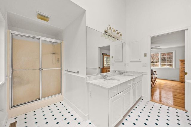 8 Telegraph Hill Road, Sandwich, MA 02563