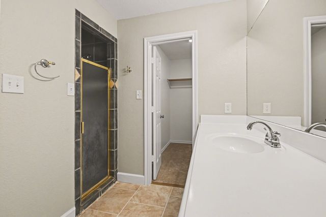 10101 Round Hill Road, Fort Worth, TX 76131