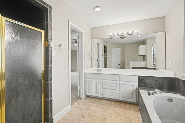 10101 Round Hill Road, Fort Worth, TX 76131