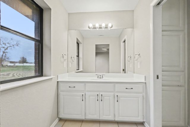 10101 Round Hill Road, Fort Worth, TX 76131