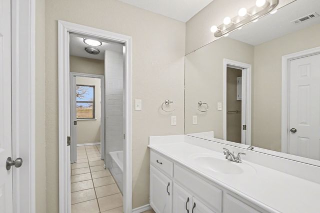 10101 Round Hill Road, Fort Worth, TX 76131