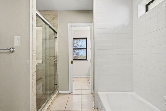 10101 Round Hill Road, Fort Worth, TX 76131