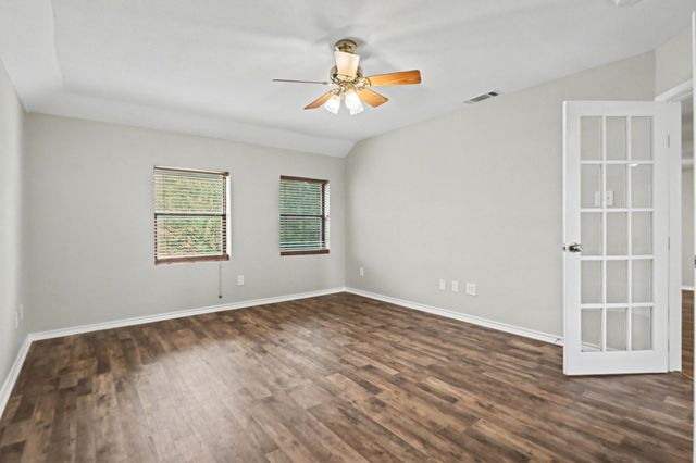 10101 Round Hill Road, Fort Worth, TX 76131