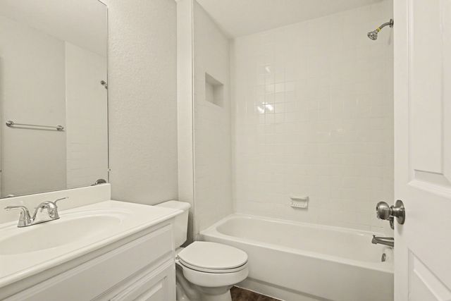 10101 Round Hill Road, Fort Worth, TX 76131