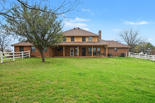 10101 Round Hill Road, Fort Worth, TX 76131