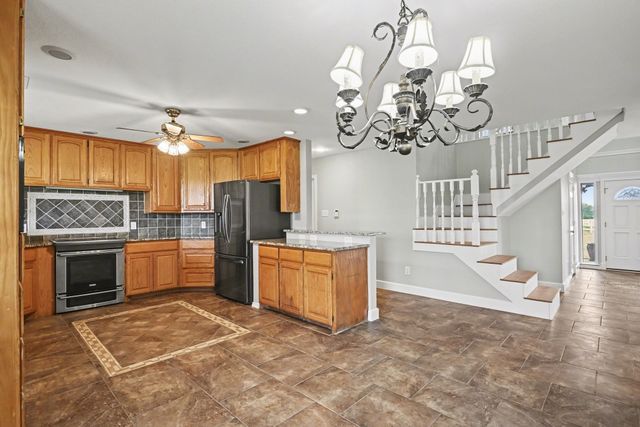 10101 Round Hill Road, Fort Worth, TX 76131