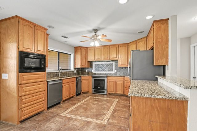 10101 Round Hill Road, Fort Worth, TX 76131