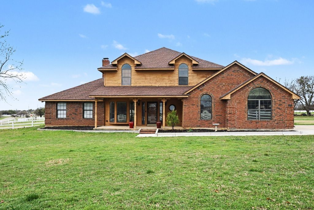 10101 Round Hill Road, Fort Worth, TX 76131