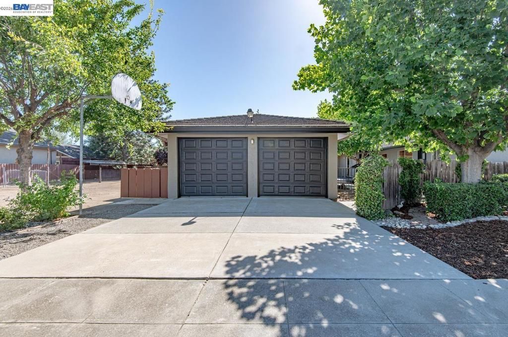 Image 11 of property listing at 1681 5Th St, Livermore, CA 94550