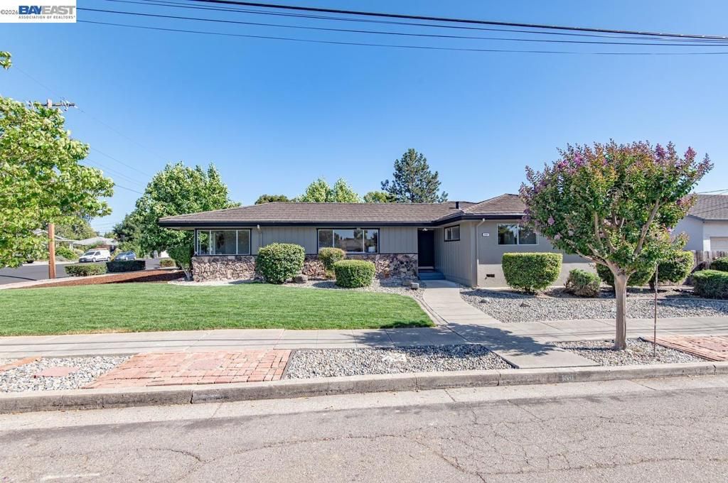 Image 3 of property listing at 1681 5Th St, Livermore, CA 94550