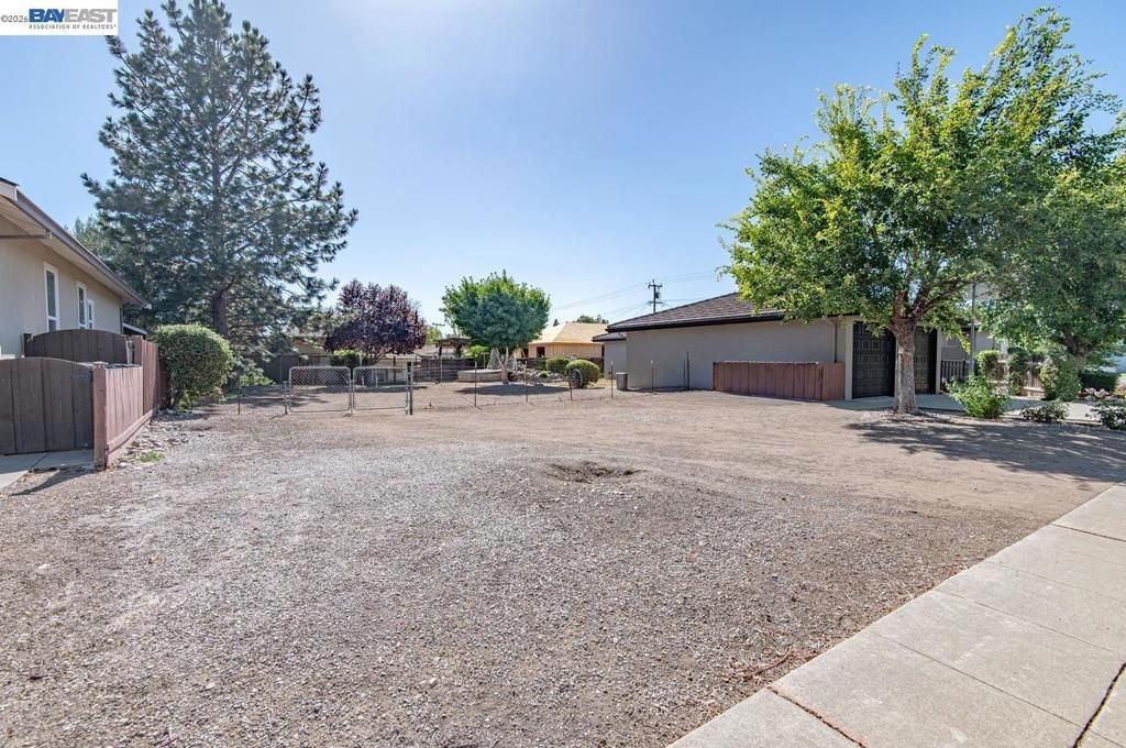 Image 8 of property listing at 1681 5Th St, Livermore, CA 94550