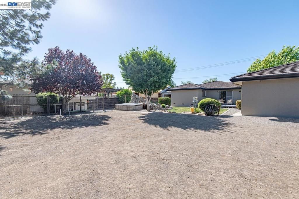 Image 9 of property listing at 1681 5Th St, Livermore, CA 94550