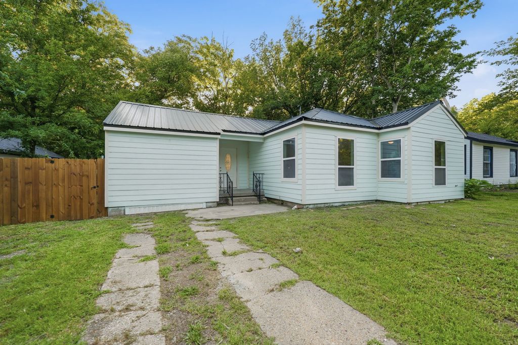 1103 Bell Drive, Greenville, TX 75401