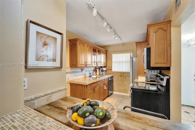 4111 Stirling Road 502, Dania Beach, FL 33314