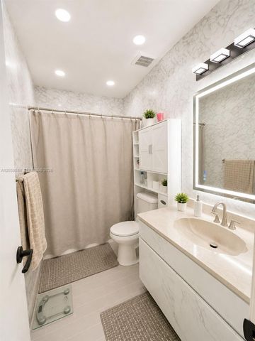 8261 SW 128 St 211, Pinecrest, FL 33156