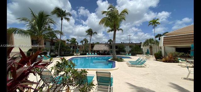 8261 SW 128 St 211, Pinecrest, FL 33156