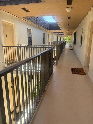 8261 SW 128 St 211, Pinecrest, FL 33156