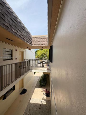8261 SW 128 St 211, Pinecrest, FL 33156