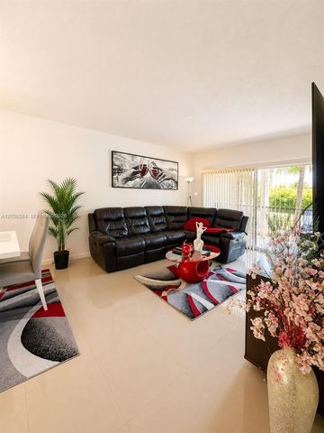 8261 SW 128 St 211, Pinecrest, FL 33156