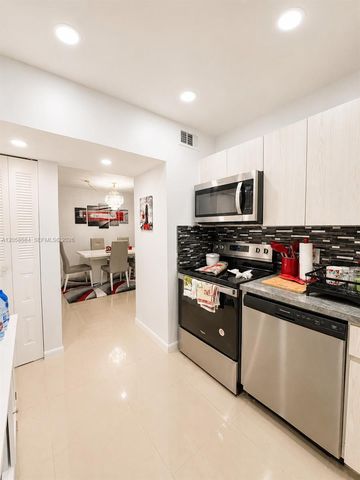 8261 SW 128 St 211, Pinecrest, FL 33156