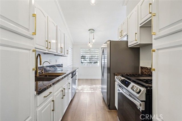 7439 Woodman Avenue 31, Van Nuys (los Angeles), CA 91405