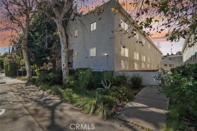 7439 Woodman Avenue 31, Van Nuys (los Angeles), CA 91405