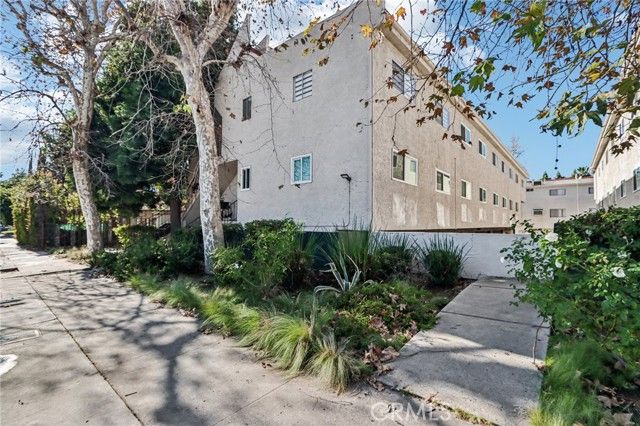 7439 Woodman Avenue 31, Van Nuys (los Angeles), CA 91405