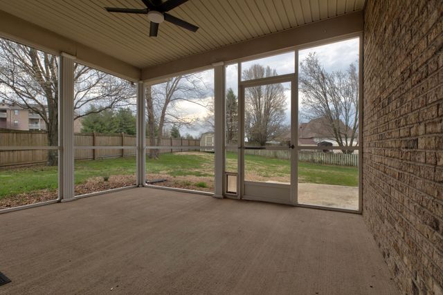 101 Candlelight Boulevard, Georgetown, KY 40324