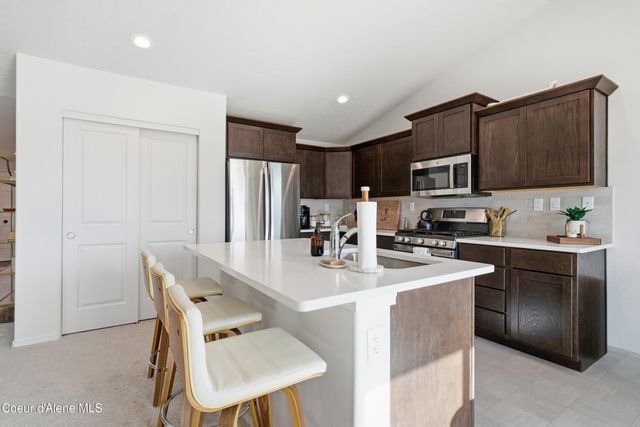 16161 N Hadley Loop, Rathdrum, ID 83858