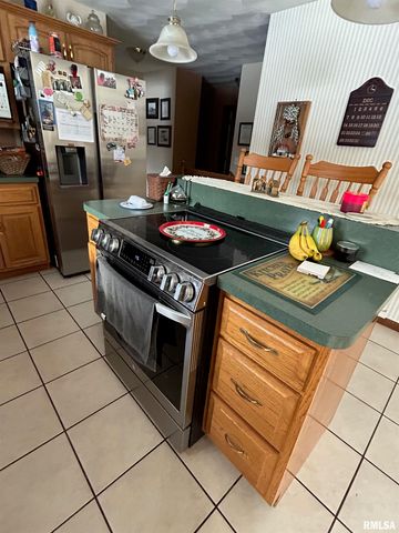 180 Etherton Lane, Springfield, IL 62712