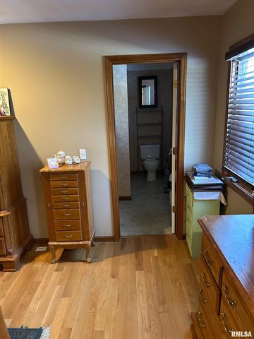 180 Etherton Lane, Springfield, IL 62712