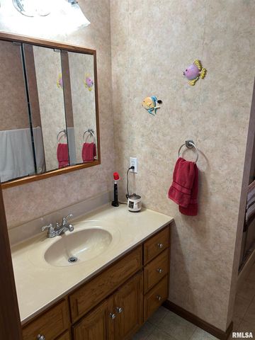 180 Etherton Lane, Springfield, IL 62712