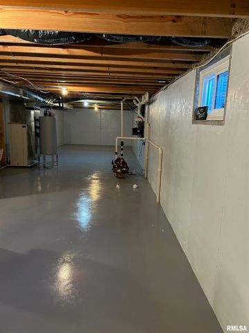 180 Etherton Lane, Springfield, IL 62712