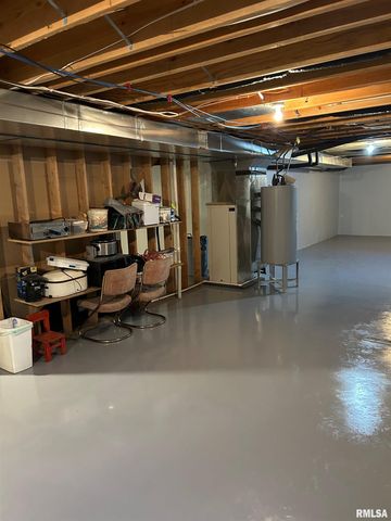 180 Etherton Lane, Springfield, IL 62712