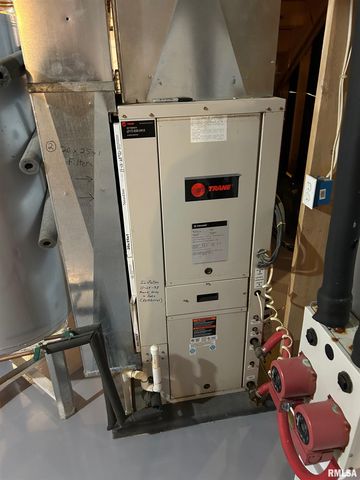 180 Etherton Lane, Springfield, IL 62712