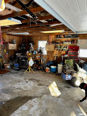 180 Etherton Lane, Springfield, IL 62712